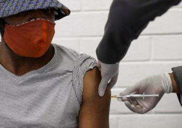 Controverse autour du Vaccin anti-Covid-19 : « L’OMS privilégie(-t-elle) les intérêts d’AstraZeneca au détriment des vies !(?) »