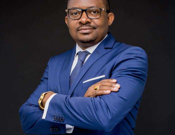 Urgent : Emile Parfait Simb  arrêté à Douala